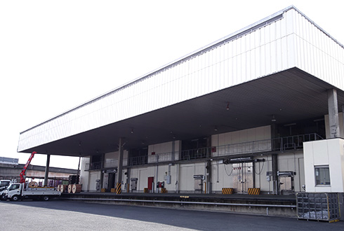 高床屋根付倉庫